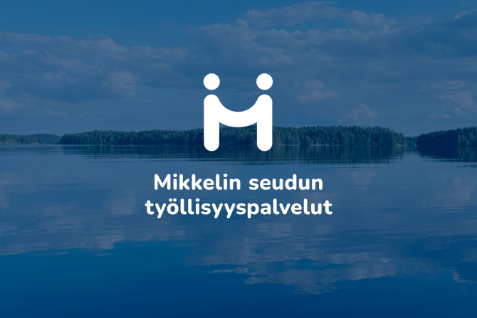 Sininen järvimaisema, jonka päällä teksti Mikkelin seudun työllisyyspalvelut